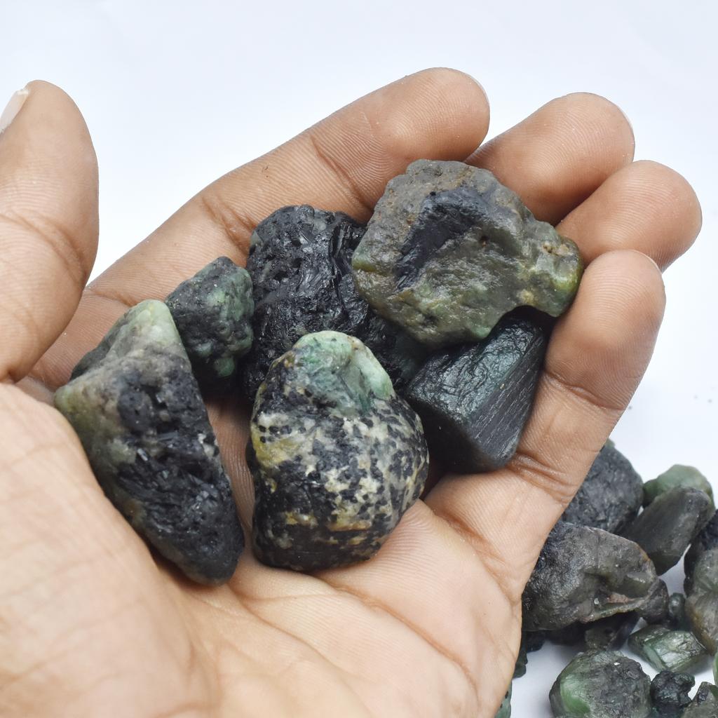 СЕРТИФИЦИРОВАННЫЙ 1500 карат натуральный зеленый изумруд необработанный драгоценный камень россыпью добытый из земли LR-53-SA