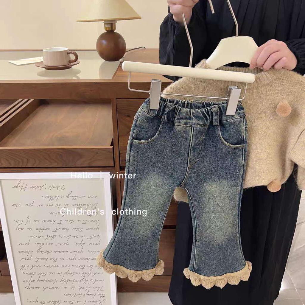 Комплект свитеров для девочек осень/зима 2025: Вязаный топ с бархатными джинсами, комплект из двух частей.