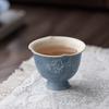 Расписанная вручную керамическая чашка для чая с цветком и 3D бабочкой на высокой ножке, синий фарфоровый чайный сервиз для личного пользования