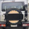 Подходит для Suzuki Jimny 3/5-дверный 2018-2025, Металлическая крышка запасного колеса на заднюю дверь, Регулируемая.