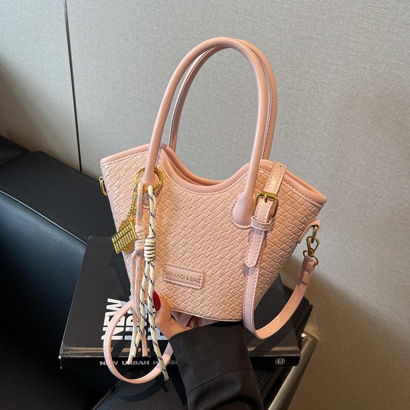 Нишевые плетеные сумки женские новые летние универсальные сумки-мессенджеры модные сумки-тоут сумки-ведра