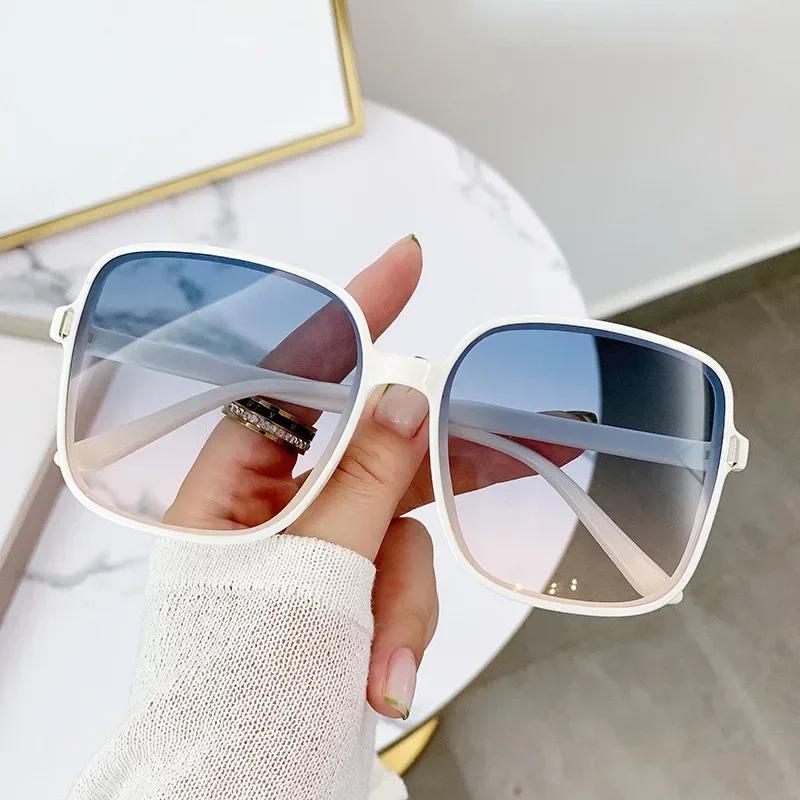 New  Square Sunglasses With Gradient Color Sunglasses Women'S Trend Uv Resistant Retro Oversized Eyeglasses Fashion Eyewear