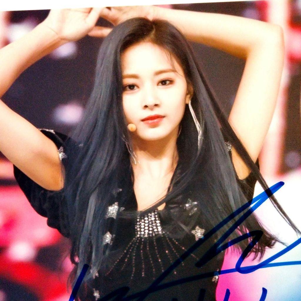 [Б/У] Фотография размером 2L с автографом Цзыюй...