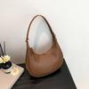 Простая и модная сумка-полумесяц в форме пельменя женская 2024 новая осенняя иностранная сумка в стиле мундштук на одно плечо женская сумка через подмышку