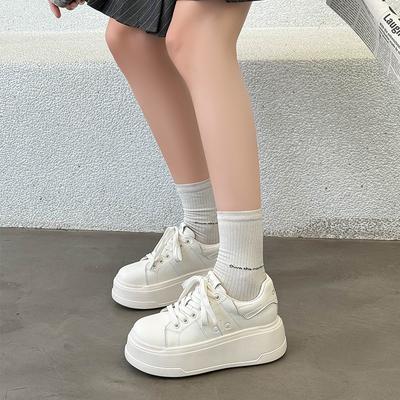 Маленькие белые туфли на толстой подошве с увеличением роста, женские осенние новые кожаные удобные туфли-маффины на толстой подошве с мелким вырезом, повседневные спортивные кеды