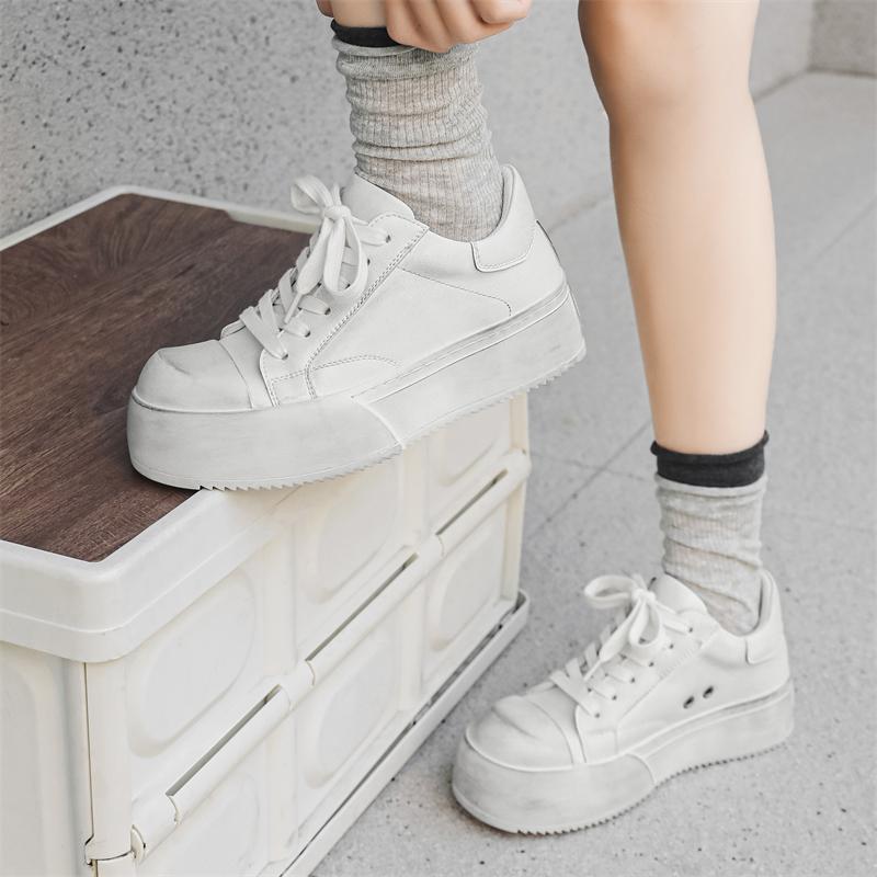 Высококачественный нишевый бренд Натуральная кожа Сплошные белые плоские кроссовки для мужчин женщин подростков пары Платье Обувь для увеличения роста