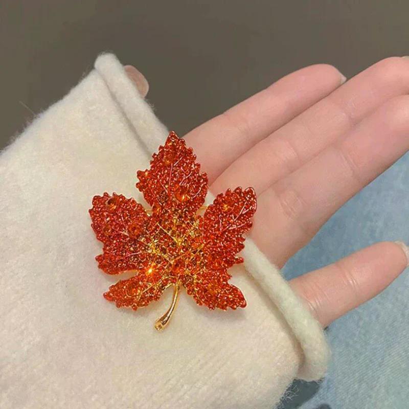 Fashionable And Elegant Crystal Red Maple Leaf Brooch Luxury Temperament Ladies Wedding Costume Jewelry Party Accessories Gifts