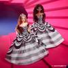 barbie 65th Anniversary Кукла Блондинка Одевается Подпись ЧЕРНАЯ Кукла Барби Одевается Кукла Возраст 6 и старше Черная HRM58 Кукла/Дом