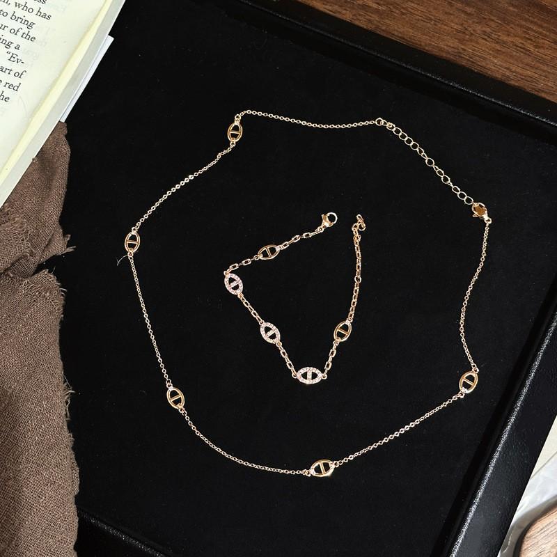 Elegant Full Crystal Pig Nose Bracelet Women Champagne Gold Plated Copper Geometric Minimalist Luxury Jewelry
