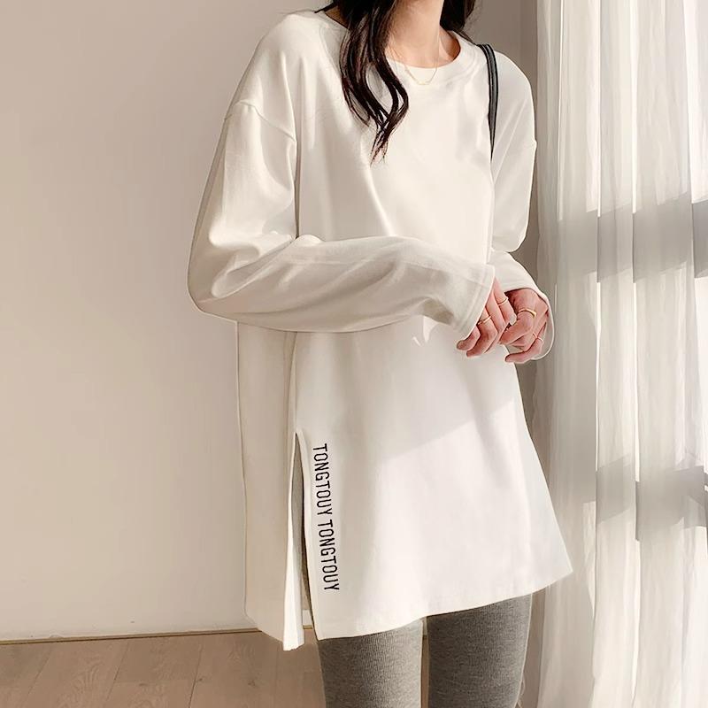 Белая футболка с длинными рукавами и разрезом для женщин на начало осени, новый стиль, средней длины, свободный топ с буквами, закрывающими кожу, в стиле вестерн, уникальный и шикарный