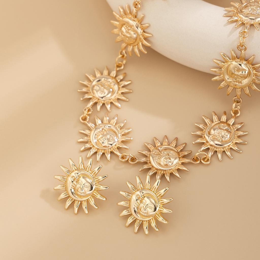 Light Luxury Style Sunflower Splicing Alloy Collarbone Chain Personalised Exaggerated Necklace Set Fashion Commuter Retro Travel Women's Necklace