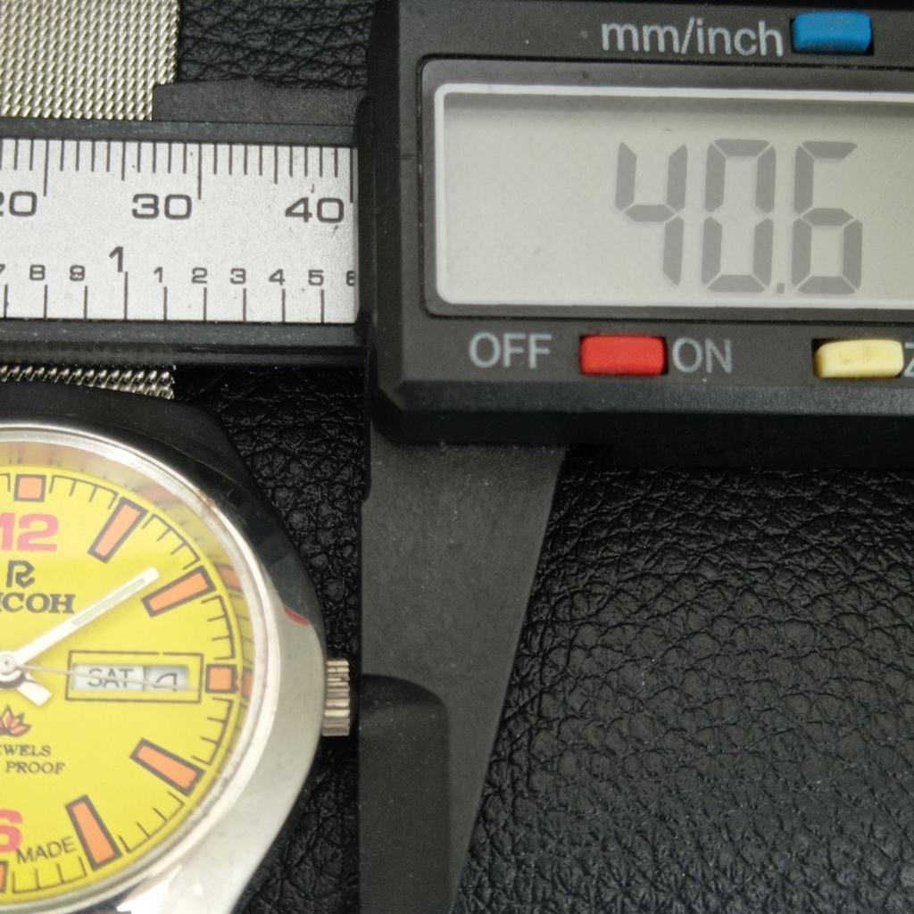 JAPAN VINTAGE RICOH R31 AUTOMATIC MENS YELLOW COLOR DIAL WATCH a706843-1
