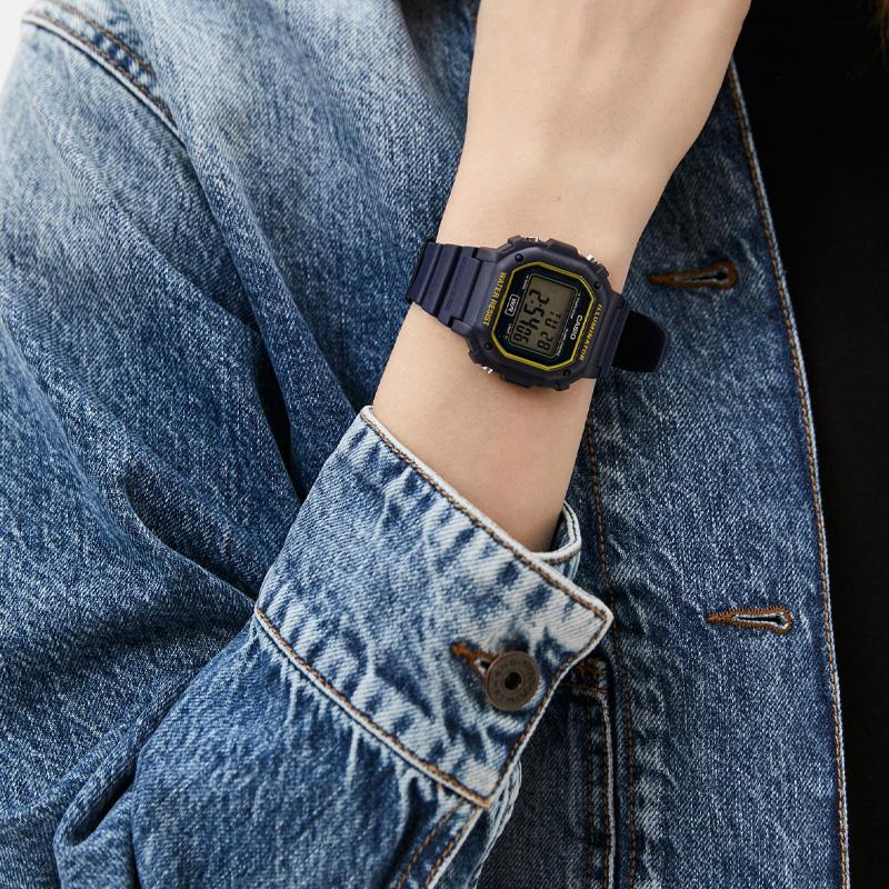 Casio Серия YOUTH-Силиконовые маленькие квадратные классические маленькие квадратные часы ЖК-дисплей кварцевый механизм ремешок из смолы Японские и корейские часы F-108WH-2A2EF