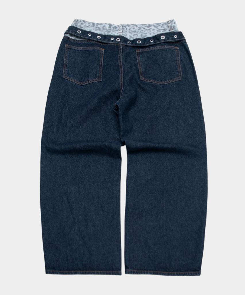 PLACE STUDIO Leopard Contrast Eyelet Strap Point Four Seasons Wide Oversized Denim Pants [Dark Blue]