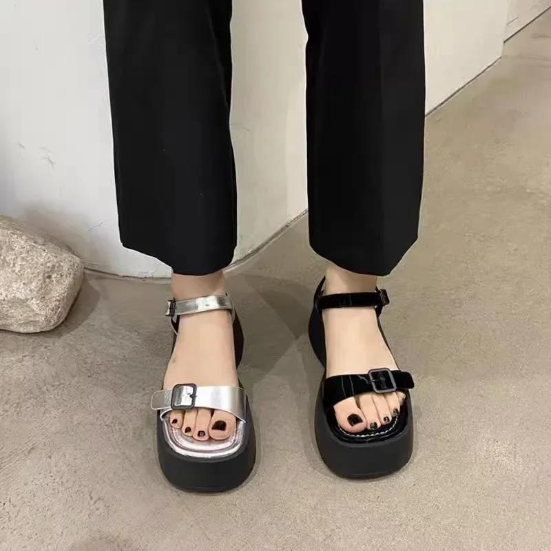 Летние женские сандалии-гладиаторы, модные элегантные туфли на плоской подошве с узкими ремешками, женские повседневные пляжные сандалии для отдыха на открытом воздухе, размеры 35-40