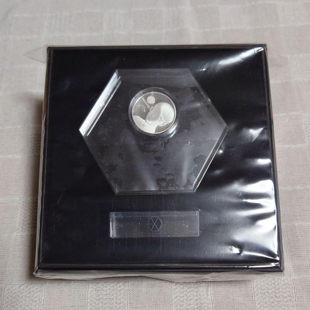 [USED] EXO Baekhyun Commemorative Medal with Trading Card