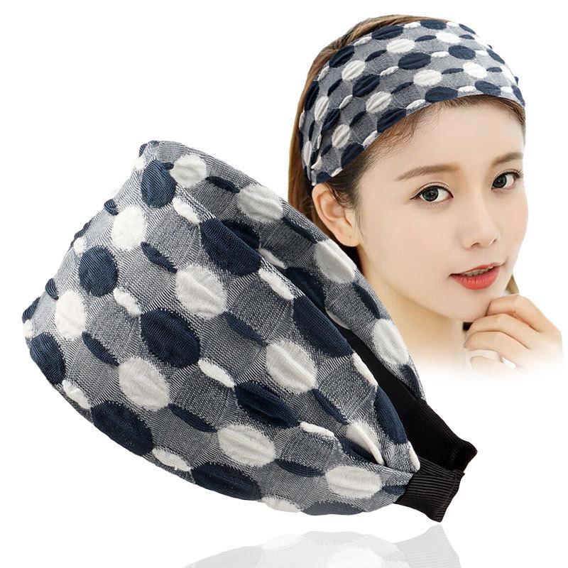 Топ из пузырчатой ткани в горошек с широкими полями