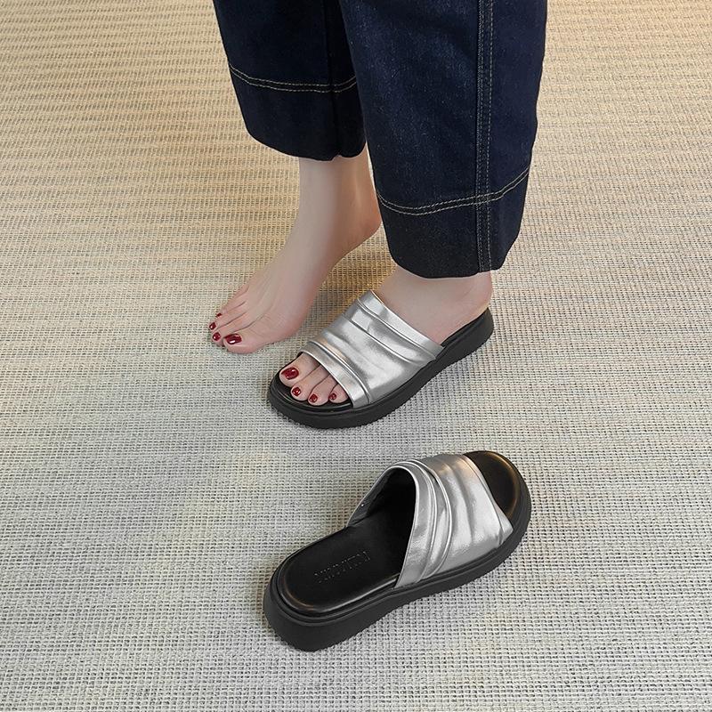 Spot! Slack pleated Bangkok drag flat-bottomed slippers 2025 summer new soft-soled slippers that are not tired of feet