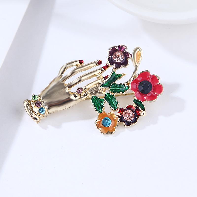 Fashion Trend Hand Holding Flowers Flowers Alloy Rhinestone Brooch Pin Corsage Brooch Jewelry Designer Brooch Mini Perfect Gift for Couples