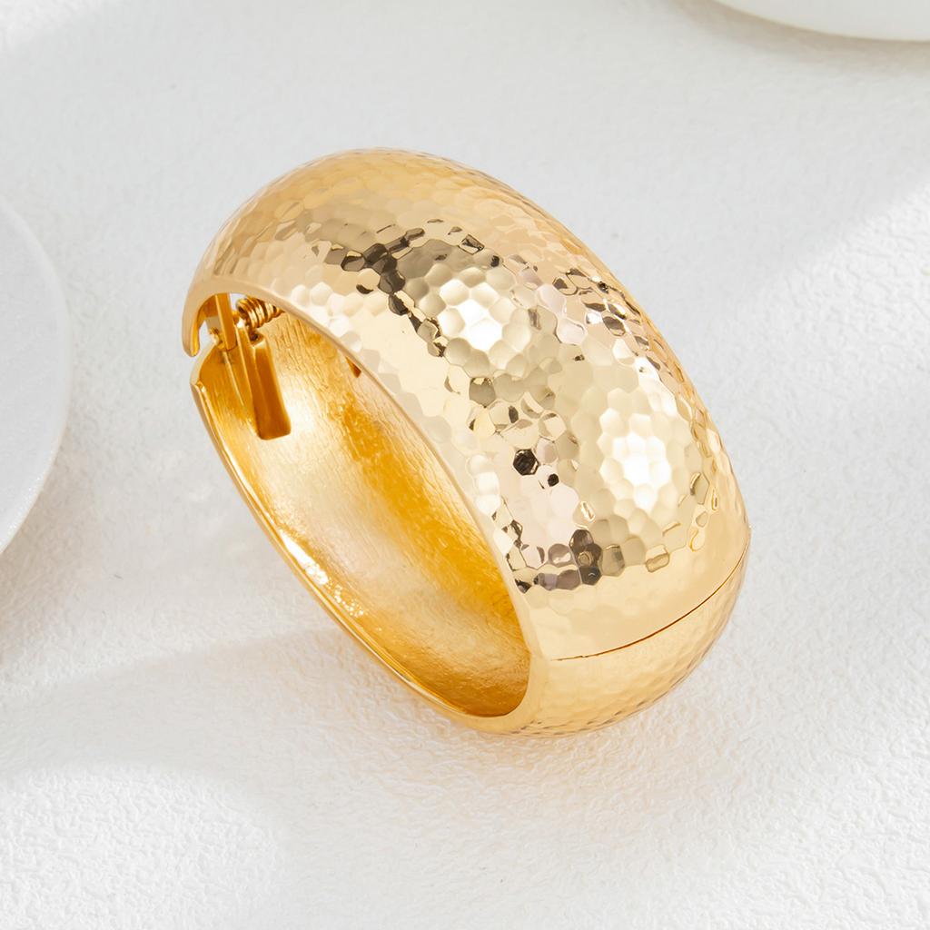 Accessories 2025 New Premium Hammer Jewelry Bracelet Exaggerated Wide Geometric Women's Bracelet