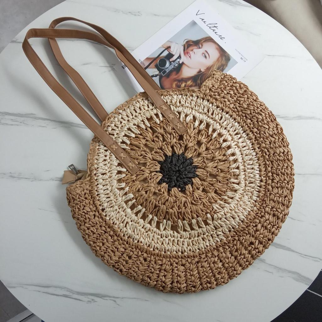 Женская круглая соломенная сумка-тоут, связанная крючком, с кожаным ремешком в качестве акцента, для повседневных путешествий и отпуска