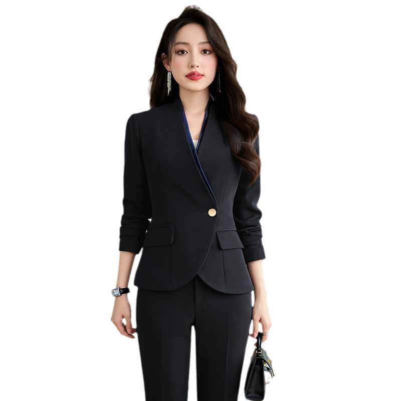 Женский профессиональный брючный костюм для работы на ресепшене и в клубном доме: Элегантная осенне-весенняя форма