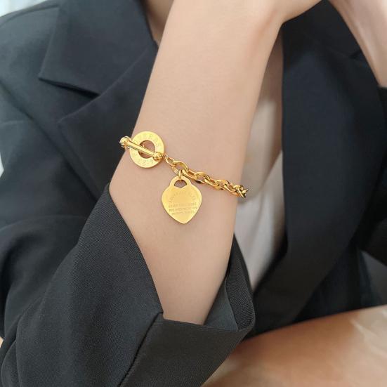 Женский браслет из нержавеющей цепи, кулон в форме сердца, титановая сталь, индивидуальная буквенная надпись, одноцветное гладкое изысканное ювелирное изделие на запястье