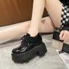 Модные женские лакированные кроссовки на платформе 10 см, на танкетке, женские осенние массивные туфли, туфли-лодочки, женская обувь на шнуровке, на толстой подошве, повседневная обувь