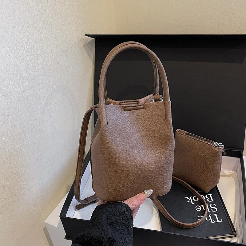 Премиальный нишевый детский рюкзак для мамы, женская весна-лето 2025, новая ретро сумка-мессенджер, женская ручная плиссированная сумка-ведро