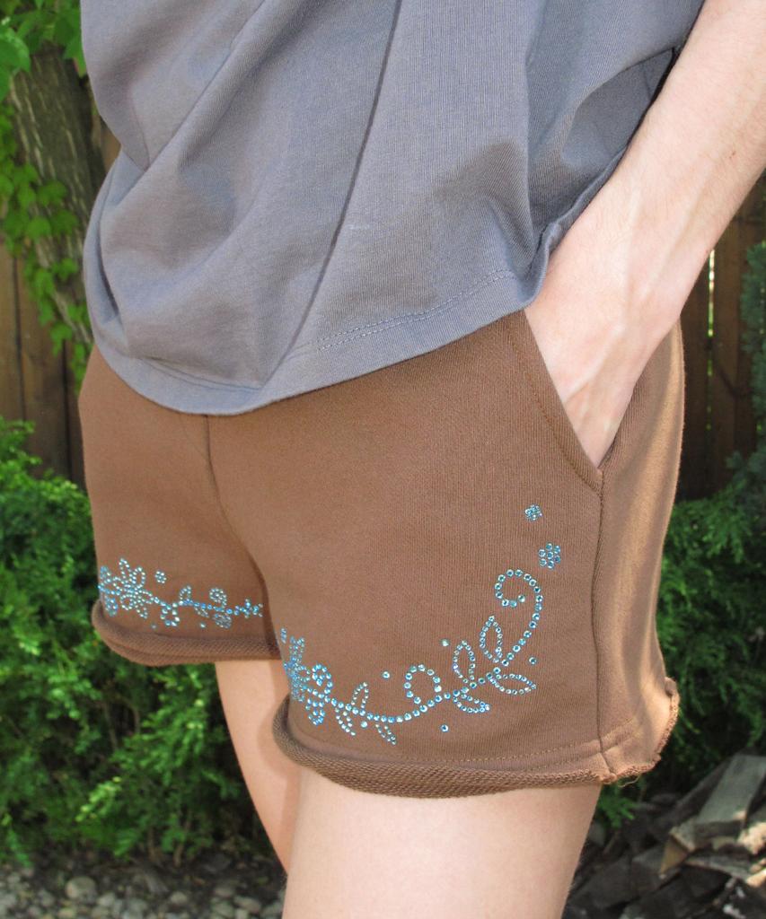 CENTAUR.KR Flower Needlework Hotfix Shorts_Brown