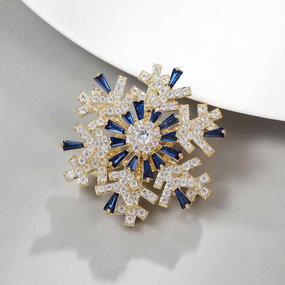 Sparkling Creative Snowflake Pin Rhinestone Zinc Zinc Alloy Zircon Badge Valentine's Day