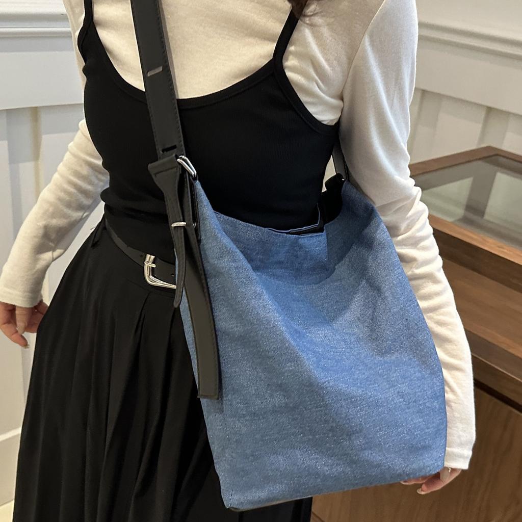 Large Capacity Denim Bag Women's 2025 Autumn New Trendy Shoulder Messenger Bag Large Bag Korean Niche Bucket Bag