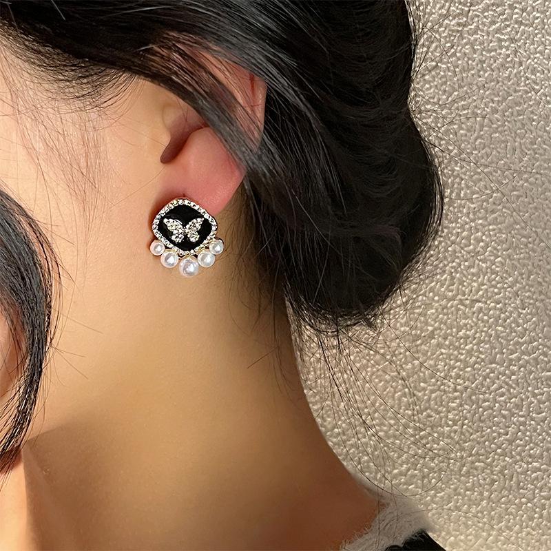 Pearl Butterfly Earrings Women'S Retro Light Luxury High-End Sense Rhinestone Stud Earrings Niche Design Temperament Earrings