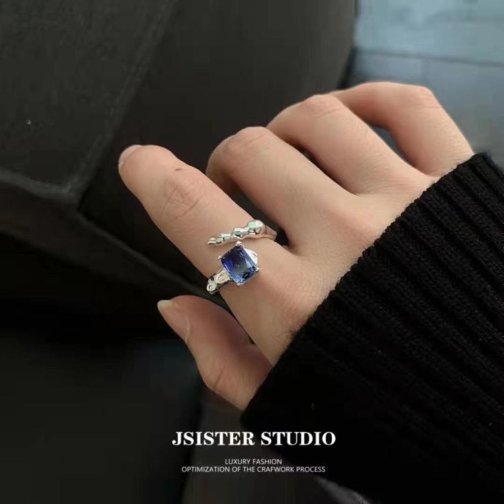 Creative Design Chameleon Blue Zircon Ring for Woman Personality Trend Geometric Liquid Irregular Ring Jewelry