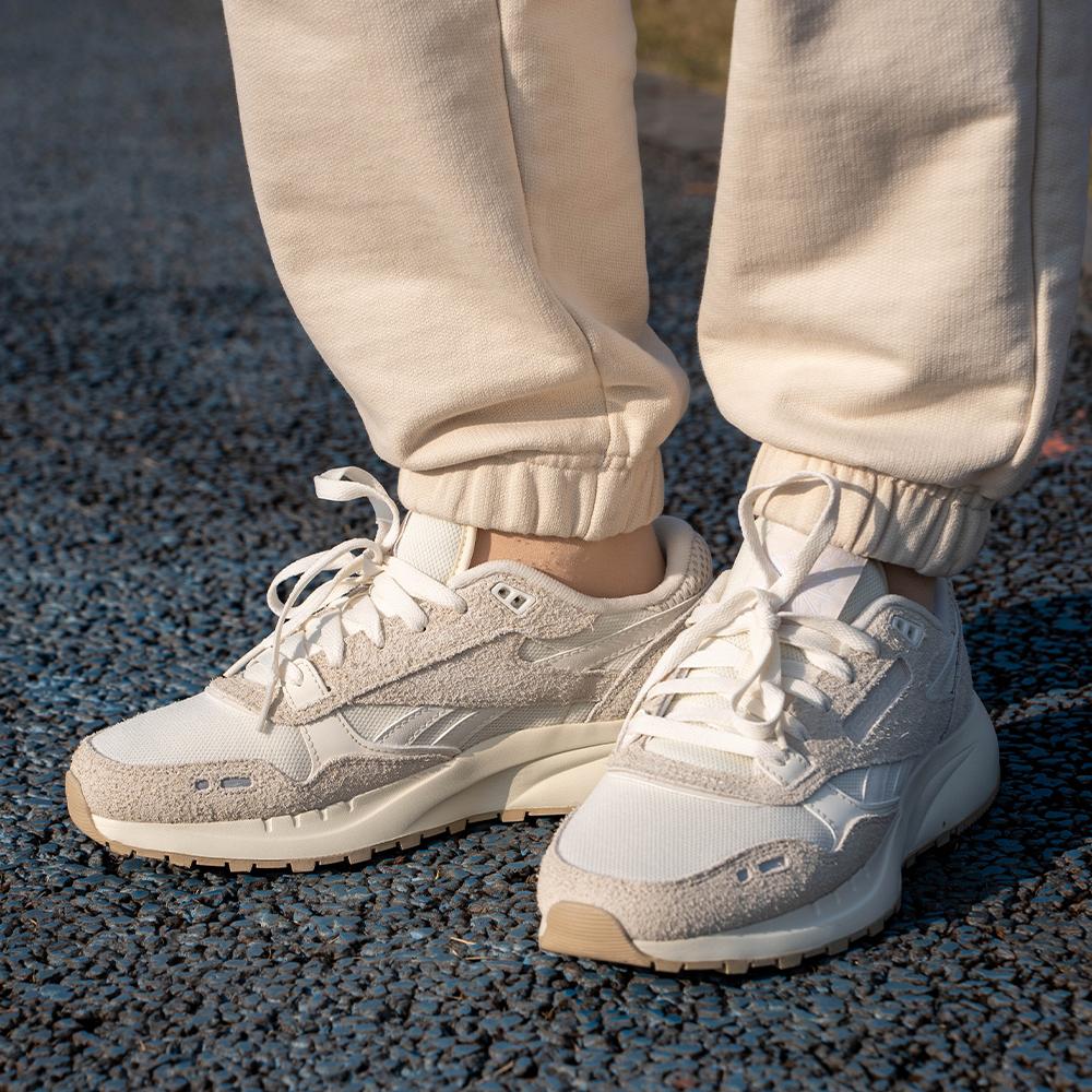 Reebok Классическая кожа 2400 Унисекс Винтажный Мел Мел Алабастр 100201038
