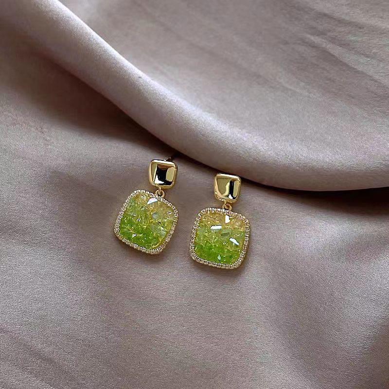 Летние серьги в корейском стиле с зелеными цветами - Элегантные, универсальные, милые пусеты для свежего, модного образа