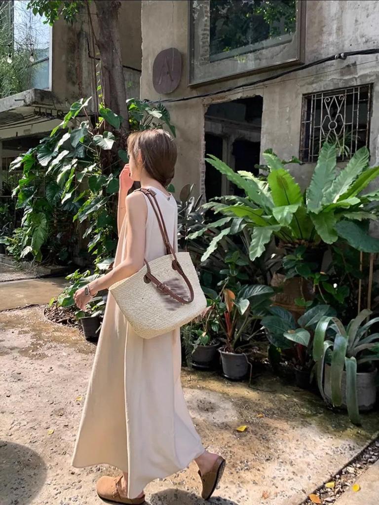 Летнее платье-жилет без рукавов в корейском стиле - дизайн во французском стиле с простым длинным силуэтом и круглым вырезом и вырезом сзади