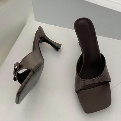 Высококачественные однотонные кожаные женские тапочки-гладиаторы на каблуке, летние сандалии, модные уличные туфли с открытым носком и бабочкой-узлом, шлепанцы