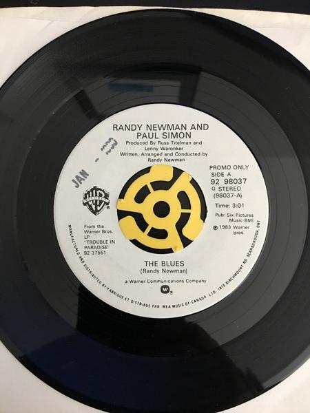 7-дюймовая пластинка RANDY NEWMAN & PAUL SIMON - The Blues 9298037 Warner Bros. Re 1983 Канада Рок Б/У