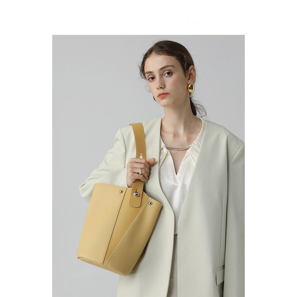 2025 New Niche Light Luxury Bucket Bag Korean Version of Casual Texture Shoulder Bag Korean Version of Versatile Leather Handbag Women