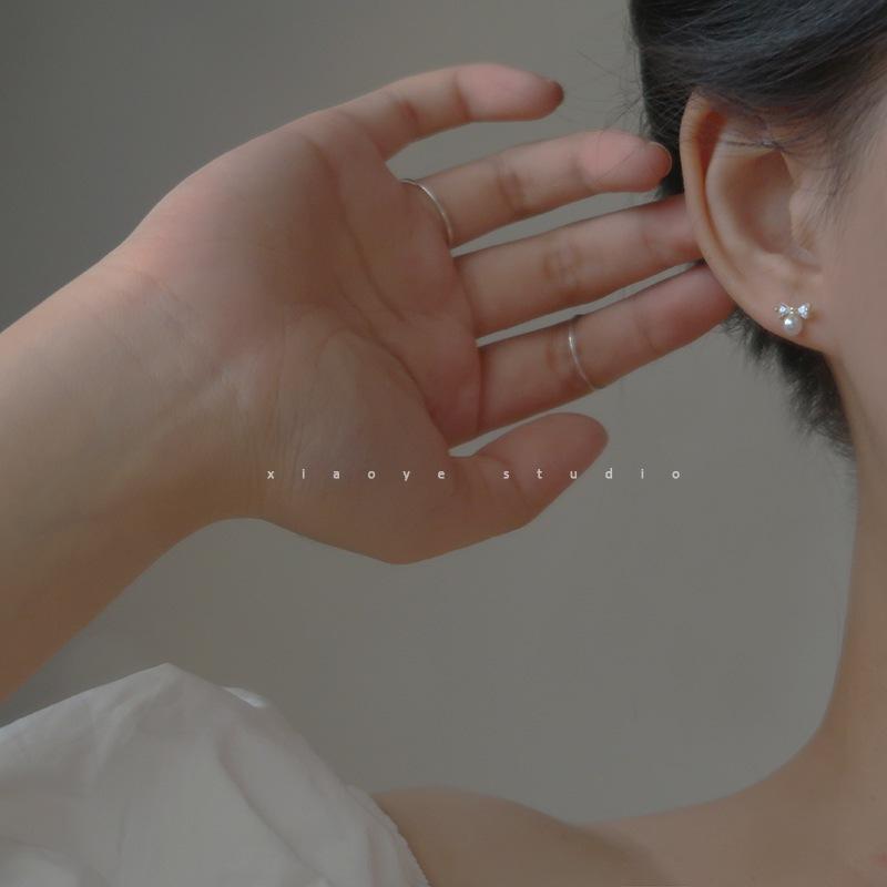 Silver needle simple and small bow pearl stud earrings women, temperament versatile earrings exquisite earrings