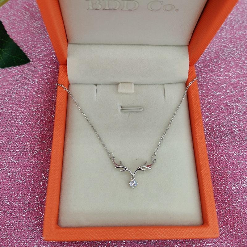 Модное ожерелье с подвеской в виде рогов, инкрустированное бриллиантами – очаровательный дизайн, вдохновленный оленями, для рождественских или подарочных на день рождения