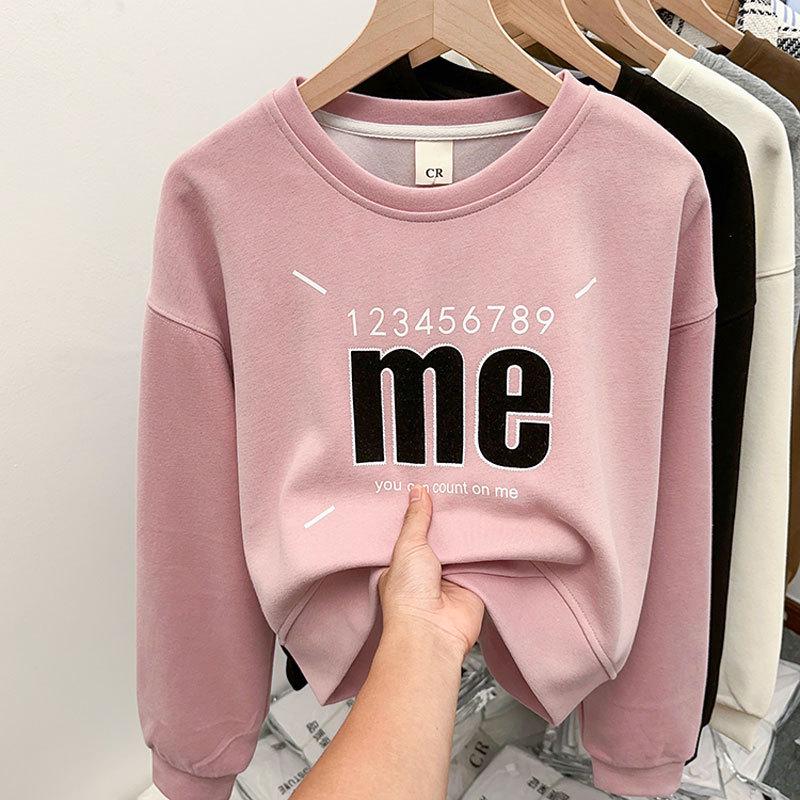 Большой американский принт, круглый вырез, длинный рукав, укороченный свитер