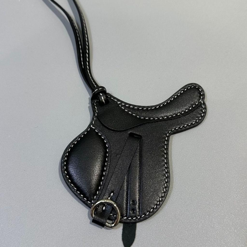 Высококачественный кожаный брелок для сумки, подвеска в виде сумки-седла, милый брелок для ключей от машины, роскошные аксессуары для сумки из натуральной овчины ручной работы