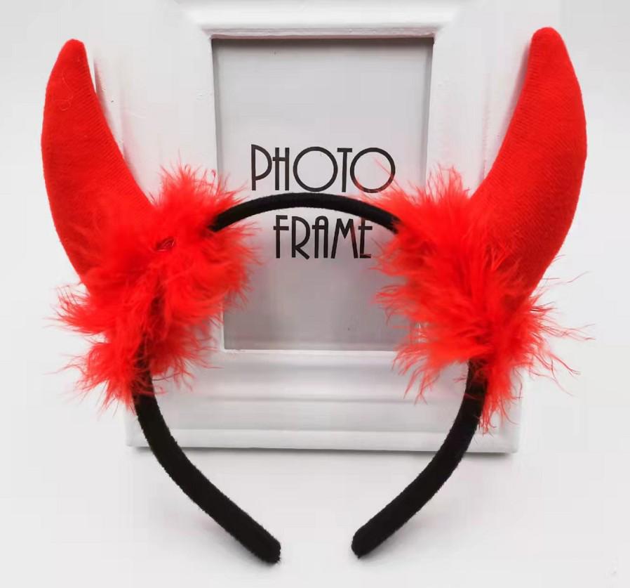 Золотой блестящий головной убор с дьявольскими рожками из пайеток для рождественского и хэллоуинского выступления.