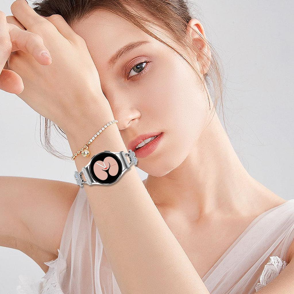 Metal Band with Connector For Samsung Galaxy Watch7 44/40mm Classic Heart Clover Decor Watch Strap