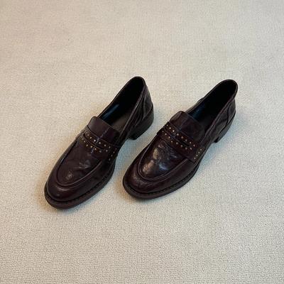 Версия из мягкой кожи~ универсальные для通勤, ретро, с легким вырезом, круглым носком, на толстом каблуке, лоферы, повседневные, на одной педали, маленькие кожаные туфли, женские туфли