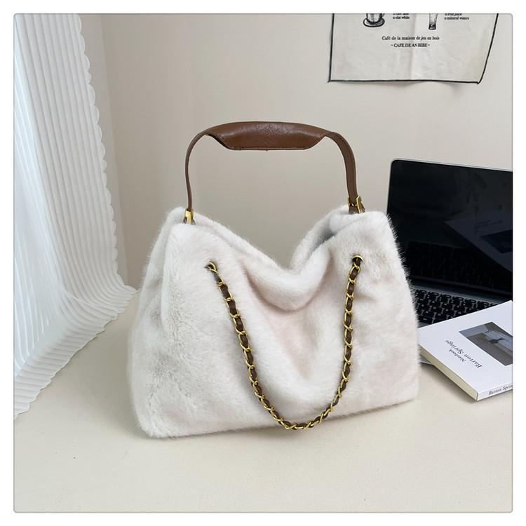 Versatile High-end Plush Fashion Commuter Foreign Style Chain Single Shoulder Crossbody Women's Bag 2025 Autumn Portable Underarm Bag