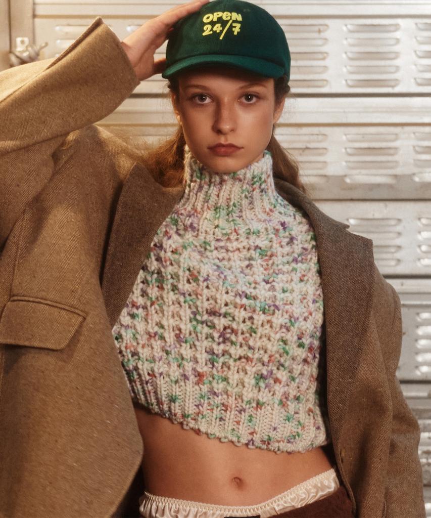GREENBUTTER Premium Yarn Candy Turtleneck (Ivory)