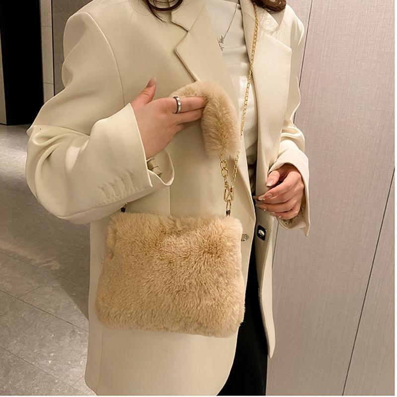 Simple Faux Fur Tote Bucket Bag Metal Chain Crossbody Bag For Women's Daily Casual Use Plush Bag Furry Purse CLE